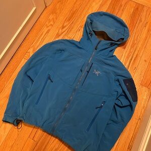 Arc'teryx softshellMen's Vibrant Blue Performance Jacket